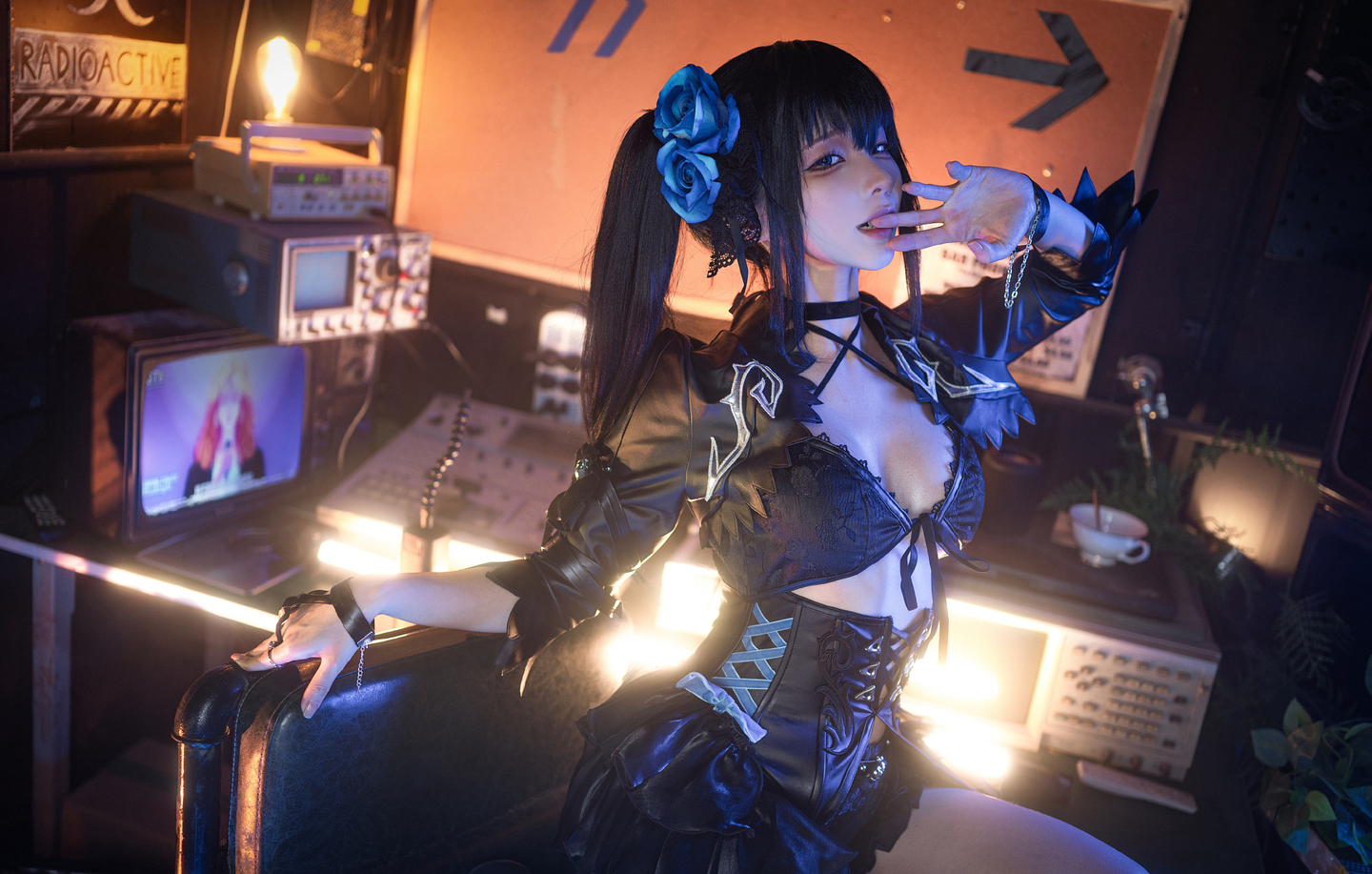 《黑岩》cos   少女性感写真